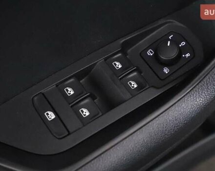 Белый Шкода Karoq, объемом двигателя 1 л и пробегом 181 тыс. км за 12260 $, фото 4 на Automoto.ua