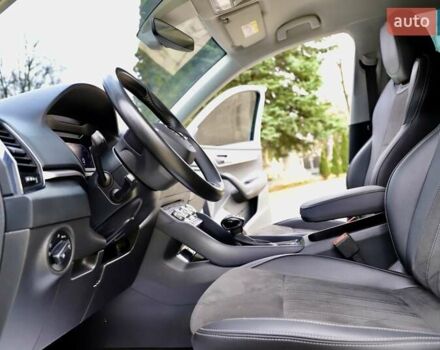 Білий Шкода Karoq, об'ємом двигуна 2 л та пробігом 88 тис. км за 29800 $, фото 67 на Automoto.ua