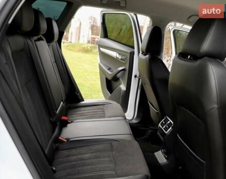 Білий Шкода Karoq, об'ємом двигуна 2 л та пробігом 88 тис. км за 29800 $, фото 100 на Automoto.ua