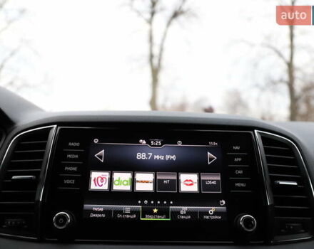 Білий Шкода Karoq, об'ємом двигуна 2 л та пробігом 88 тис. км за 29800 $, фото 109 на Automoto.ua