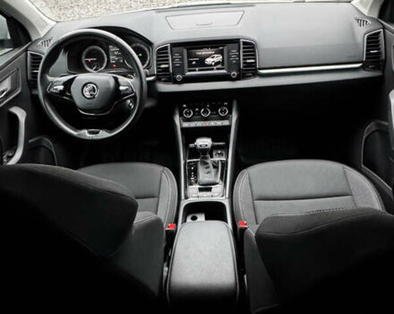 Білий Шкода Karoq, об'ємом двигуна 1.97 л та пробігом 147 тис. км за 27800 $, фото 10 на Automoto.ua