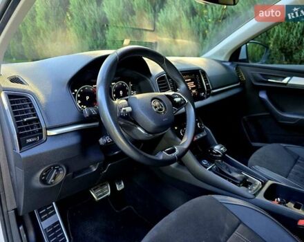 Белый Шкода Karoq, объемом двигателя 2 л и пробегом 88 тыс. км за 28900 $, фото 16 на Automoto.ua