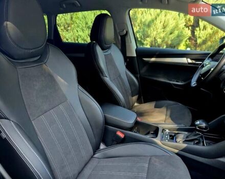 Белый Шкода Karoq, объемом двигателя 2 л и пробегом 88 тыс. км за 28900 $, фото 14 на Automoto.ua