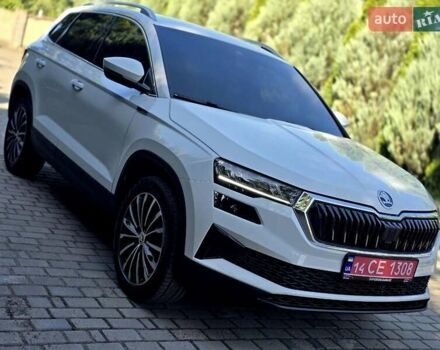 Белый Шкода Karoq, объемом двигателя 2 л и пробегом 88 тыс. км за 28900 $, фото 2 на Automoto.ua