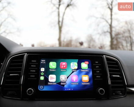 Білий Шкода Karoq, об'ємом двигуна 2 л та пробігом 88 тис. км за 29800 $, фото 122 на Automoto.ua