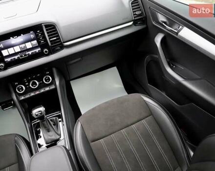 Білий Шкода Karoq, об'ємом двигуна 2 л та пробігом 88 тис. км за 29800 $, фото 75 на Automoto.ua