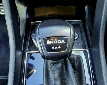 Белый Шкода Karoq, объемом двигателя 2 л и пробегом 88 тыс. км за 28900 $, фото 24 на Automoto.ua