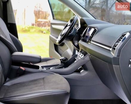 Білий Шкода Karoq, об'ємом двигуна 2 л та пробігом 88 тис. км за 29800 $, фото 89 на Automoto.ua