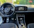 Белый Шкода Karoq, объемом двигателя 2 л и пробегом 88 тыс. км за 28900 $, фото 21 на Automoto.ua