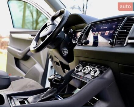 Білий Шкода Karoq, об'ємом двигуна 2 л та пробігом 88 тис. км за 29800 $, фото 85 на Automoto.ua