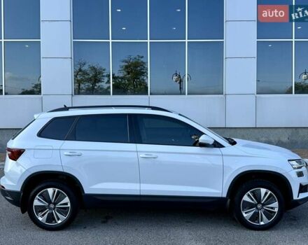 Білий Шкода Karoq, об'ємом двигуна 1.4 л та пробігом 23 тис. км за 27800 $, фото 10 на Automoto.ua
