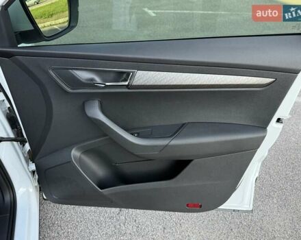 Білий Шкода Karoq, об'ємом двигуна 1.4 л та пробігом 23 тис. км за 27800 $, фото 62 на Automoto.ua