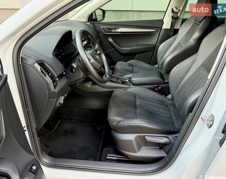 Білий Шкода Karoq, об'ємом двигуна 1.4 л та пробігом 23 тис. км за 27800 $, фото 47 на Automoto.ua