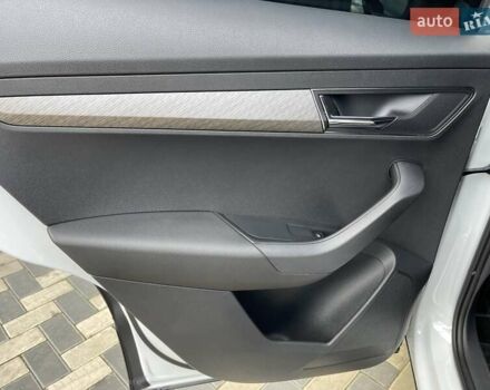 Білий Шкода Karoq, об'ємом двигуна 1.4 л та пробігом 16 тис. км за 27999 $, фото 30 на Automoto.ua