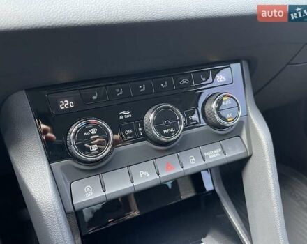 Білий Шкода Karoq, об'ємом двигуна 1.4 л та пробігом 16 тис. км за 27999 $, фото 39 на Automoto.ua