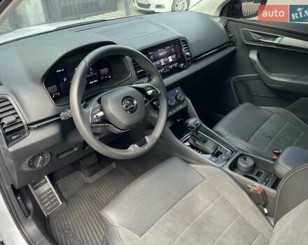 Білий Шкода Karoq, об'ємом двигуна 1.4 л та пробігом 16 тис. км за 27999 $, фото 25 на Automoto.ua