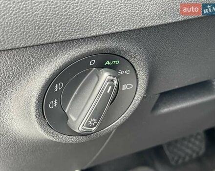 Білий Шкода Karoq, об'ємом двигуна 1.4 л та пробігом 16 тис. км за 27999 $, фото 34 на Automoto.ua