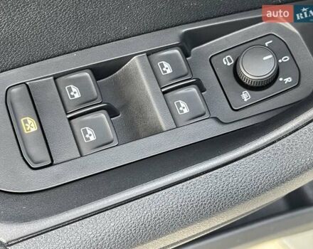 Білий Шкода Karoq, об'ємом двигуна 1.4 л та пробігом 16 тис. км за 27999 $, фото 33 на Automoto.ua