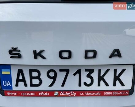 Білий Шкода Karoq, об'ємом двигуна 1.4 л та пробігом 16 тис. км за 27999 $, фото 23 на Automoto.ua