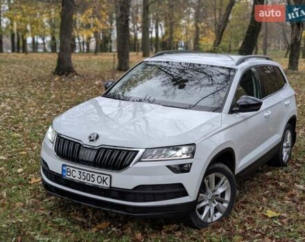 Белый Шкода Karoq, объемом двигателя 1.5 л и пробегом 108 тыс. км за 23500 $, фото 1 на Automoto.ua