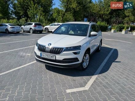 Шкода Karoq 2018 в Киеве на Automoto.ua Белый Шкода Karoq, объемом двигателя 1.5 л и пробегом 45 тыс. км за 20450 $, фото 1 на Automoto.ua