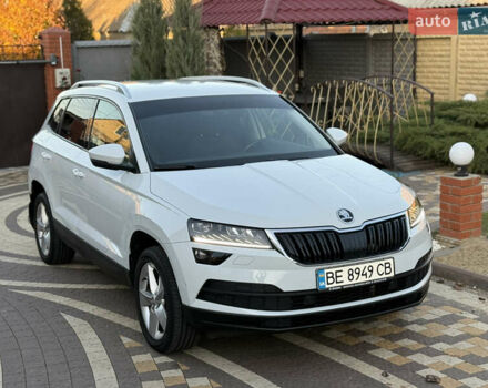 Белый Шкода Karoq, объемом двигателя 1.5 л и пробегом 112 тыс. км за 19800 $, фото 1 на Automoto.ua