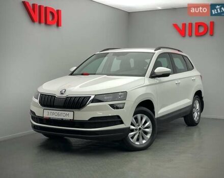 Білий Шкода Karoq, об'ємом двигуна 1.5 л та пробігом 90 тис. км за 21621 $, фото 1 на Automoto.ua
