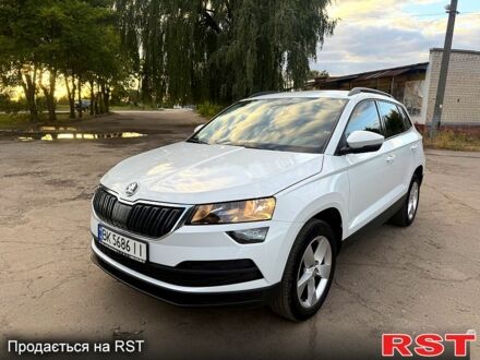 Белый Шкода Karoq, объемом двигателя 1.6 л и пробегом 169 тыс. км за 17800 $, фото 1 на Automoto.ua