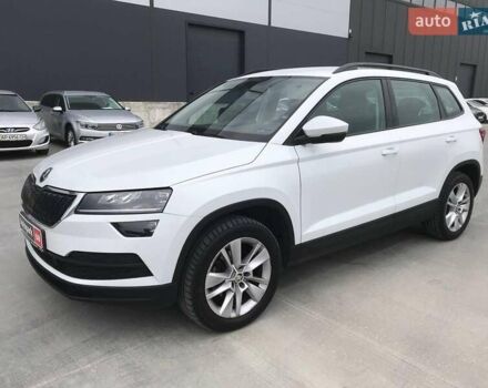 Білий Шкода Karoq, об'ємом двигуна 1.5 л та пробігом 110 тис. км за 23240 $, фото 1 на Automoto.ua