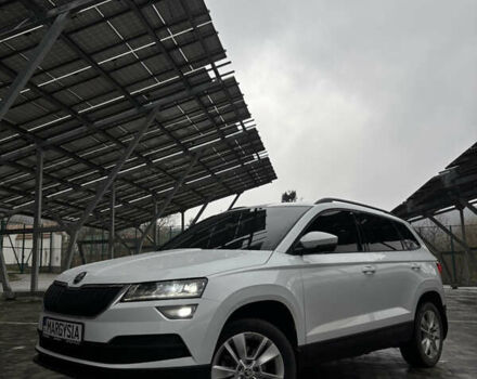 Белый Шкода Karoq, объемом двигателя 1.5 л и пробегом 98 тыс. км за 20800 $, фото 1 на Automoto.ua