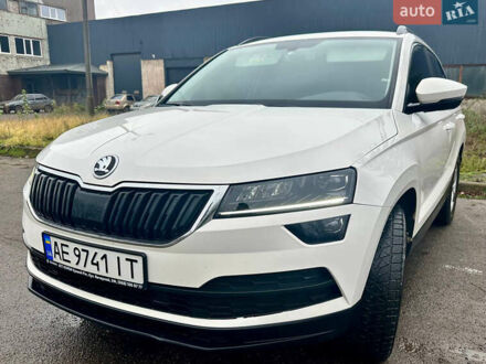 Белый Шкода Karoq, объемом двигателя 1.5 л и пробегом 49 тыс. км за 20500 $, фото 1 на Automoto.ua