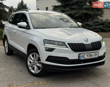 Белый Шкода Karoq, объемом двигателя 1.4 л и пробегом 62 тыс. км за 21999 $, фото 1 на Automoto.ua