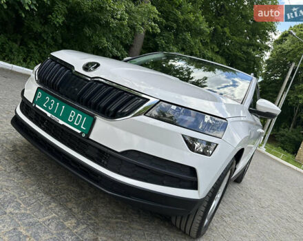 Белый Шкода Karoq, объемом двигателя 2 л и пробегом 170 тыс. км за 21500 $, фото 1 на Automoto.ua