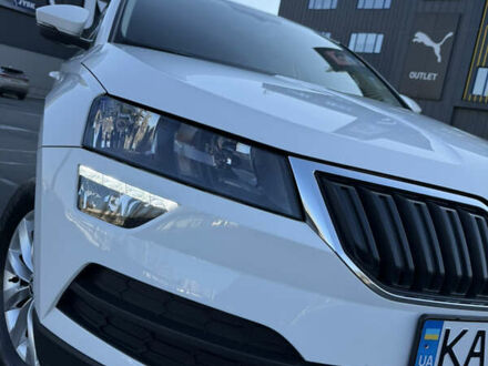 Белый Шкода Karoq, объемом двигателя 2 л и пробегом 78 тыс. км за 21999 $, фото 1 на Automoto.ua