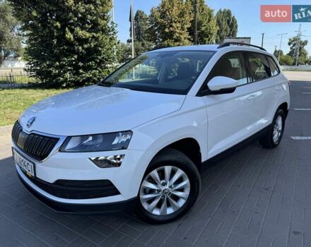 Белый Шкода Karoq, объемом двигателя 2 л и пробегом 78 тыс. км за 21999 $, фото 1 на Automoto.ua