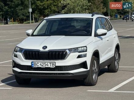 Шкода Karoq 2023 в Киеве на Automoto.ua Белый Шкода Karoq, объемом двигателя 1.4 л и пробегом 7 тыс. км за 25500 $, фото 1 на Automoto.ua