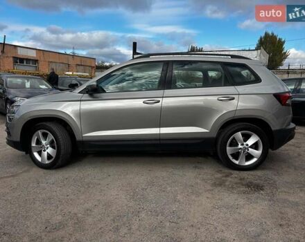 Бежевый Шкода Karoq, объемом двигателя 1.5 л и пробегом 97 тыс. км за 18990 $, фото 3 на Automoto.ua