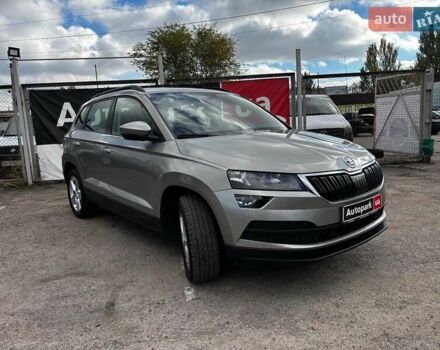 Бежевый Шкода Karoq, объемом двигателя 1.5 л и пробегом 97 тыс. км за 18990 $, фото 2 на Automoto.ua