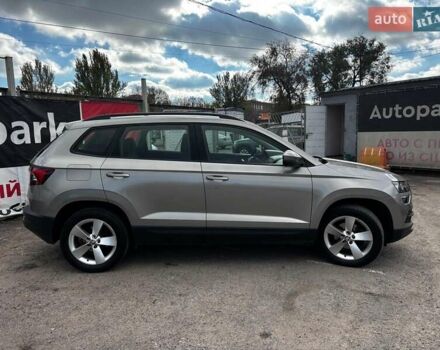 Бежевый Шкода Karoq, объемом двигателя 1.5 л и пробегом 97 тыс. км за 18990 $, фото 7 на Automoto.ua