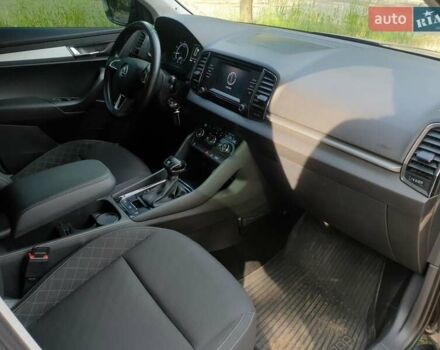 Черный Шкода Karoq, объемом двигателя 1.5 л и пробегом 145 тыс. км за 18500 $, фото 7 на Automoto.ua