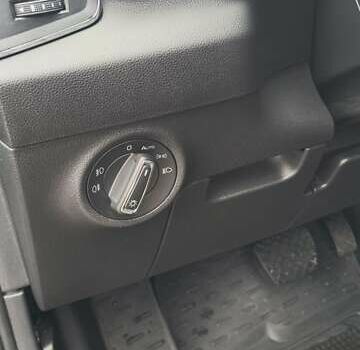 Чорний Шкода Karoq, об'ємом двигуна 1.6 л та пробігом 168 тис. км за 22100 $, фото 22 на Automoto.ua