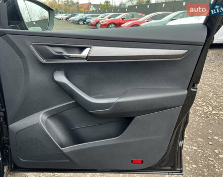 Чорний Шкода Karoq, об'ємом двигуна 2 л та пробігом 154 тис. км за 26105 $, фото 45 на Automoto.ua
