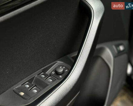 Черный Шкода Karoq, объемом двигателя 1.4 л и пробегом 125 тыс. км за 21799 $, фото 47 на Automoto.ua