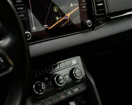 Черный Шкода Karoq, объемом двигателя 1.4 л и пробегом 125 тыс. км за 21799 $, фото 63 на Automoto.ua