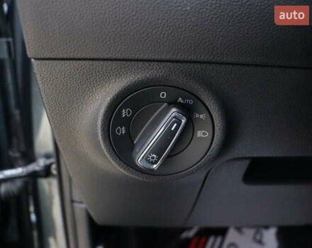 Серый Шкода Karoq, объемом двигателя 1.5 л и пробегом 212 тыс. км за 18900 $, фото 16 на Automoto.ua