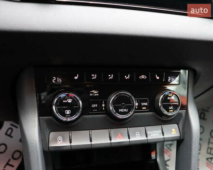 Серый Шкода Karoq, объемом двигателя 1.5 л и пробегом 212 тыс. км за 18900 $, фото 28 на Automoto.ua