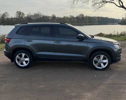 Серый Шкода Karoq, объемом двигателя 1.5 л и пробегом 111 тыс. км за 20500 $, фото 2 на Automoto.ua