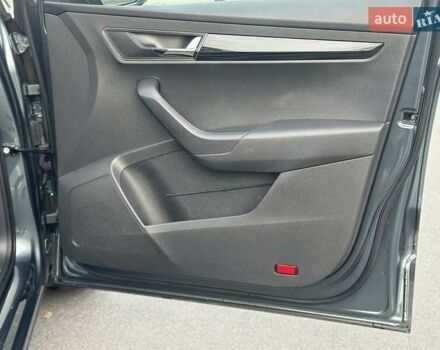 Сірий Шкода Karoq, об'ємом двигуна 1.5 л та пробігом 137 тис. км за 19900 $, фото 26 на Automoto.ua