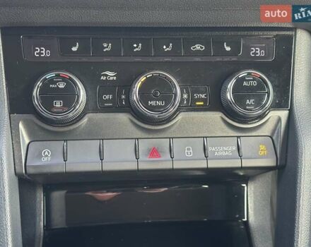 Сірий Шкода Karoq, об'ємом двигуна 1.5 л та пробігом 137 тис. км за 19900 $, фото 9 на Automoto.ua