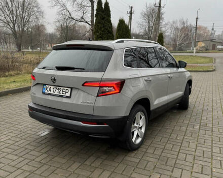 Серый Шкода Karoq, объемом двигателя 1.5 л и пробегом 114 тыс. км за 18700 $, фото 3 на Automoto.ua